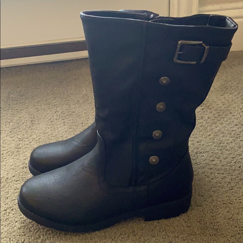 Girls black boots